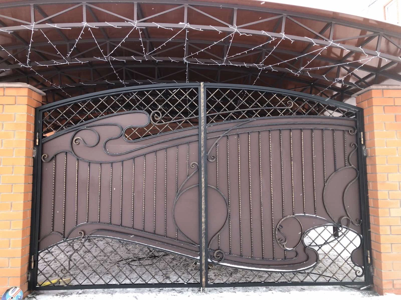 Кованые ворота распашные в Тюмени на заказ